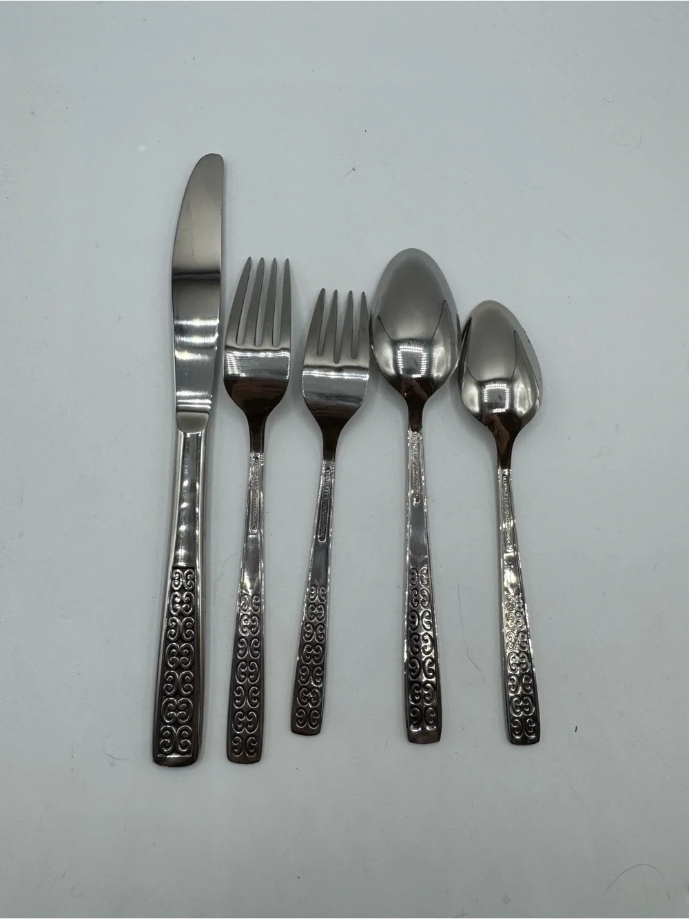Vintage International Serenata 2 Forks 2 Spoons Butter Knife Setting Stainless